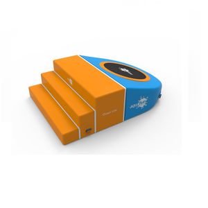 juego acuático trampolín