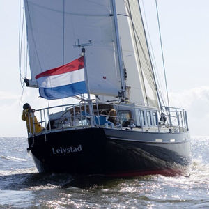 yate de vela de crucero oceánico
