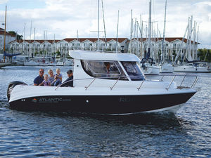 cabin-cruiser fueraborda
