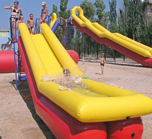 juego acuático tobogán 1