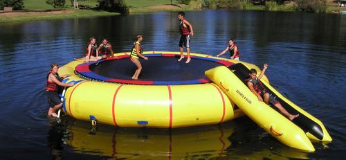 Juego acuático trampolín - Commercial  - CUSTOM CHUTES - para centro de ocio / para yate