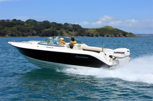 Runabout fueraborda - 565 ESPRITE XL - Buccaneer - bow-rider / con doble consola / de wakeboard