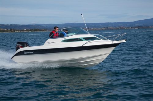 Cabin-cruiser fueraborda - 495 CLASSIC XL - Buccaneer - open / con consola lateral / 4 personas máx.