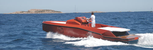 Barco open intraborda - Maori 30 - MAORI YACHT WORLD LTD - diésel / con consola central / 8 personas máx.