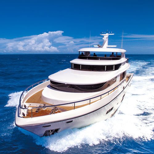 Yate a motor de crucero - JOHNSON 93 - Johnson Yachts Co, Ltd. - con fly / con caseta de timón