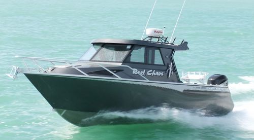 Cabin-cruiser fueraborda - 750 MODELS - White Pointer Boats Ltd - con hard-top / con cockpit cerrado / de pesca deportiva