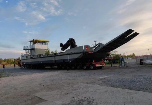 Barco profesional gabarra de trabajo - FB Pontoons - intraborda