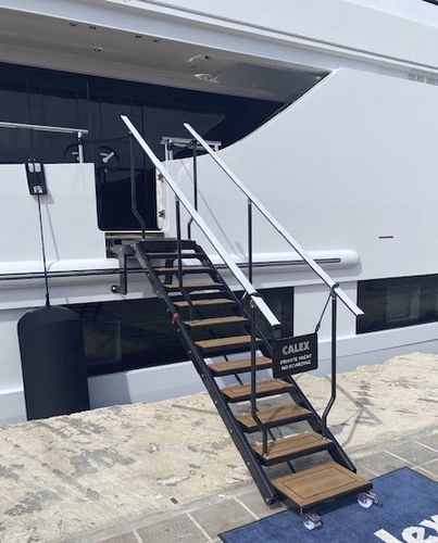Escalera para yate - E2.3 - CARBON EQUIPMENT ltd - pivotante / de embarque / de emergencia
