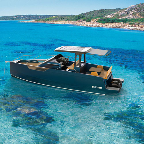 Barco open fueraborda - M9  - Nuva Yachts - bimotor / con consola central / con solárium