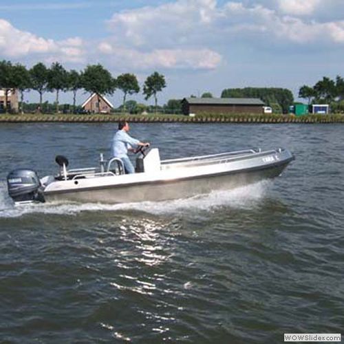 Barco open fueraborda - 655 - Alufleet B.V. - con consola central / para centro de ocio / de aluminio