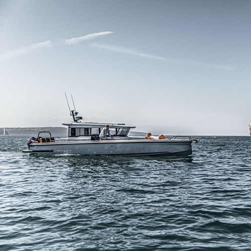 Barco cabinado fueraborda - Shadow 900 XC Cross - Brabus Marine - bimotor / con caseta de timón / de crucero rápido