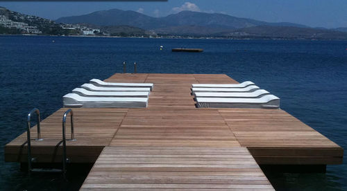 Plataforma flotante - ASAKUA AQUACULTURE & MARINE EQUIPMENTS - para puerto deportivo / modular / de teca