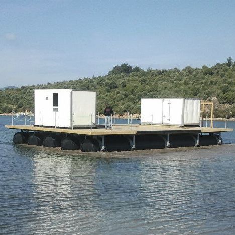 Plataforma flotante - akuakare - para la acuicultura