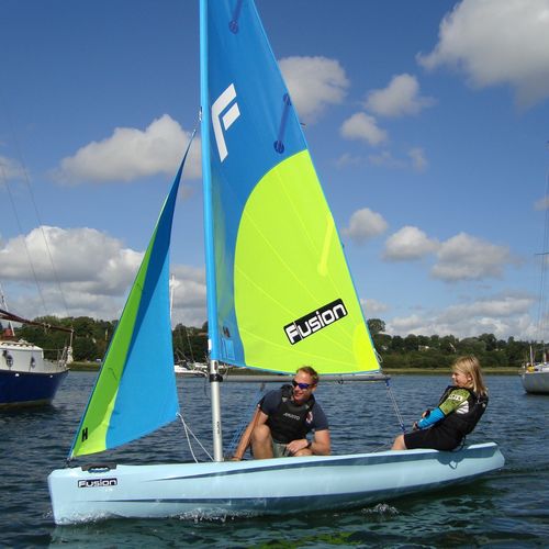 Barco de vela ligera individual - FUSION - Fusion Sailboats - para niños / doble / de regata