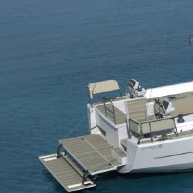 Plataforma con motor eléctrico - NOVAL - retráctil / para sailing-yacht / de teca