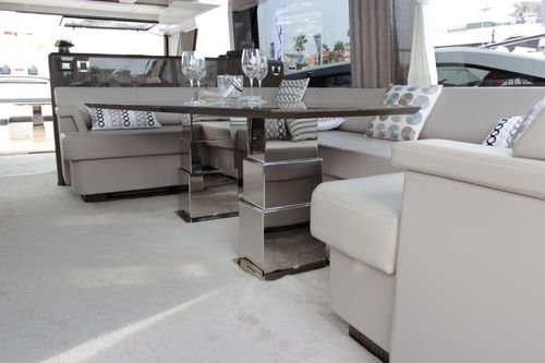 pie de mesa para barco eléctrico - NOVAL