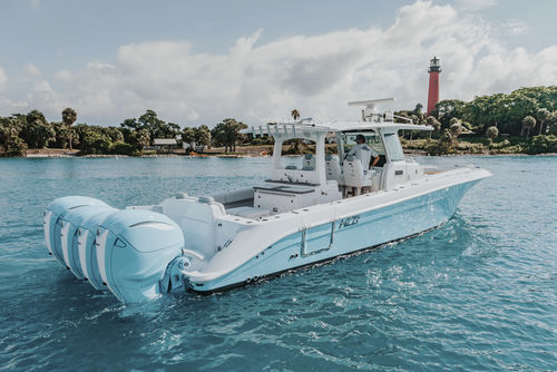 Barco cabinado multicasco - 42' LUJO - HCB Yachts - fueraborda / cuatrimotor / open