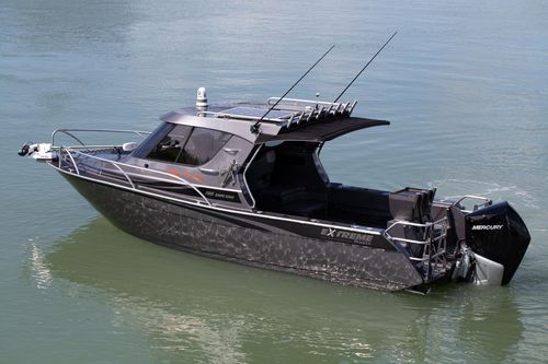 Barco de motor de pesca-paseo fueraborda - 795 GAME KING - Extreme Boats EU Ltd. - bimotor / con caseta de timón / con hard-top