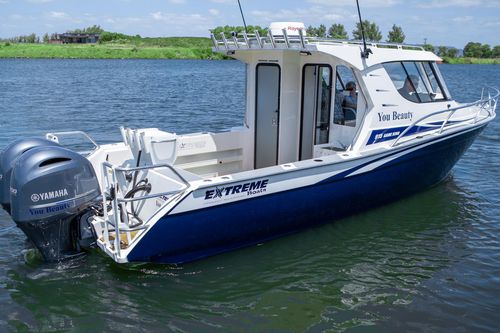 Barco de motor de pesca-paseo fueraborda - 915 GAME KING - Extreme Boats EU Ltd. - bimotor / con caseta de timón / offshore