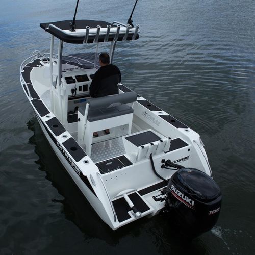 Barco open fueraborda - 545 CC - Extreme Boats EU Ltd. - con consola central / de pesca / de aluminio
