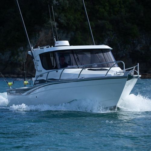 Cabin-cruiser intraborda - 915 XST - Extreme Boats EU Ltd. - diésel / con caseta de timón / de pesca