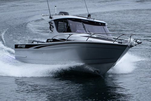 Cabin-cruiser intraborda - 795 XST - Extreme Boats EU Ltd. - con caseta de timón / de pesca deportiva / de aluminio
