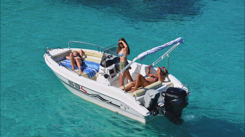 Barco open fueraborda - 53 S Enica - Cantiere Nautica Trimarchi Srl - con consola central / 6 personas máx. / con solárium