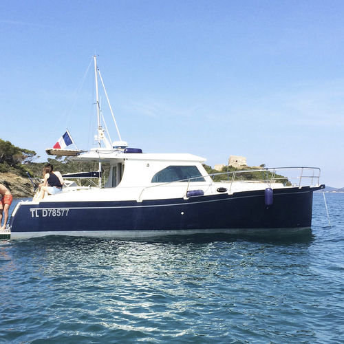 Barco cabinado intraborda - JMF 32 - META YACHTS - diésel / bimotor / con caseta de timón