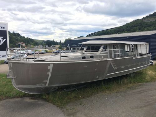 Barco cabinado intraborda - ECOTROLL 49 - META YACHTS - con caseta de timón / de aluminio / con 3 camarotes