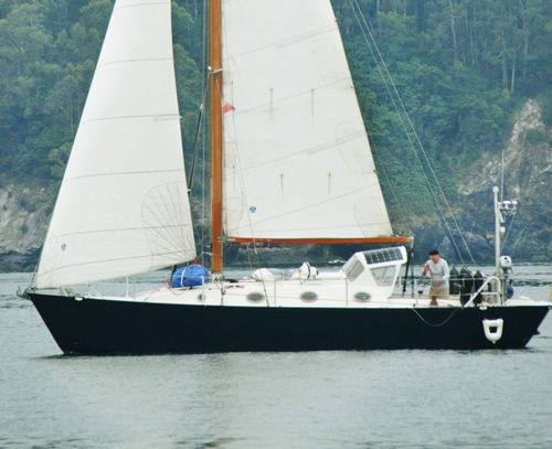 Velero de crucero costero - OUTREMER 33 - META YACHTS - con 2 camarotes / con 6 literas / con 4 literas