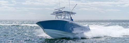 Barco open fueraborda - 36′ - Invincible Boat Company - trimotor / con consola central / rápido