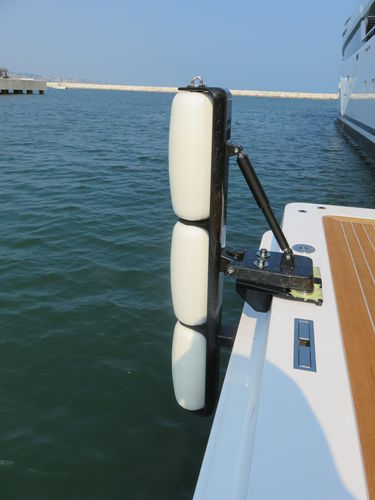 Defensa para yate - Advanced Mechanical Solutions - de popa / de carbono