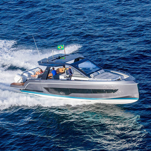 Barco cabinado fueraborda - V44 - Schaefer Yachts - trimotor / con hard-top / 14 personas máx.