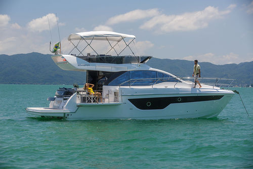 Barco cabinado intraborda - 450 - Schaefer Yachts - bimotor / flybridge / 14 personas máx.