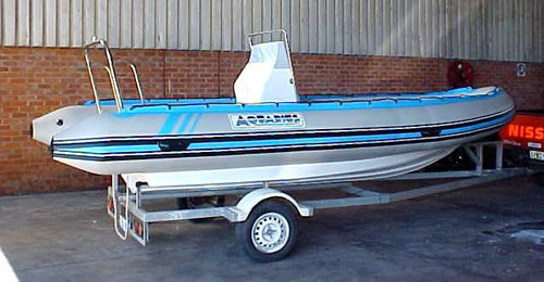 Embarcación neumática fueraborda - 5.5m - Aquarius Inflatables - bimotor / semirrígida / con consola central