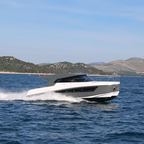 Barco cabinado catamarán - M37 OPEN - MAKAI Yachts - intraborda / bimotor / open
