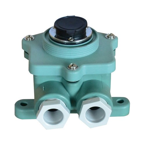 Enchufe estanco para buque - IMPA 330648 - Zhejiang Bozhou Marine Electric Technology Co., Ltd. - para barco / hembra / con interruptor