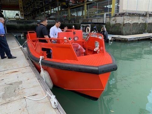Barco profesional minirremolcador - Centurion 24 - Five Aluminium Boat and Engineering Pte Ltd - intraborda / diésel / de aluminio