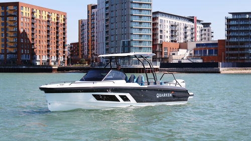 Barco open fueraborda - 27 T-Top V2 Onyx - QUARKEN Boats - con consola central / de esquí acuático / 9 personas máx.