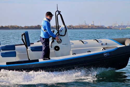 Embarcación neumática intraborda - RS Electric Boats Ltd. - eléctrica / RIB / con consola central