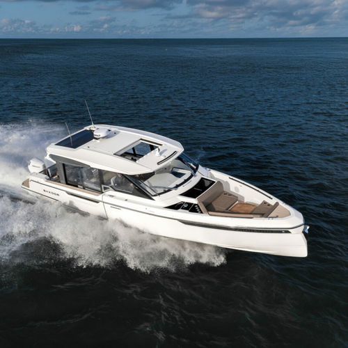 Barco cabinado fueraborda - 400 GTC - Saxdor Yachts Oy - bimotor / con caseta de timón / 12 personas máx.