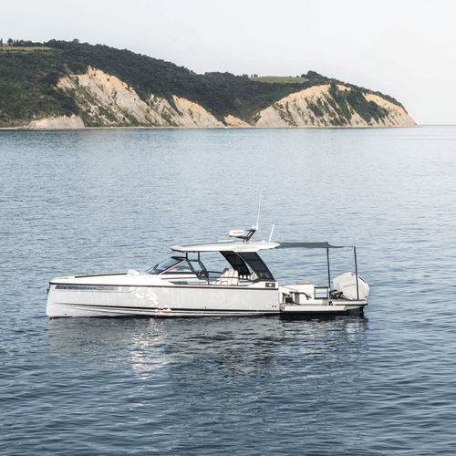 Barco cabinado fueraborda - 320 GTO - Saxdor Yachts Oy - bimotor / open / con consola central