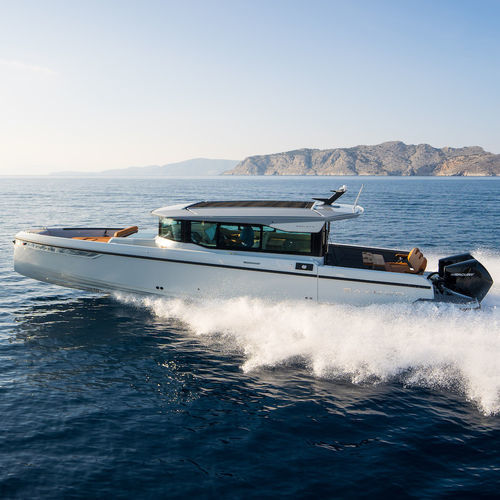 Barco cabinado fueraborda - 320 GTC - Saxdor Yachts Oy - bimotor / escalonado / con caseta de timón