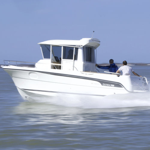 Barco open intraborda - OSTREA 700 - OCQUETEAU - con motor diésel / con cockpit cerrado / de pesca deportiva