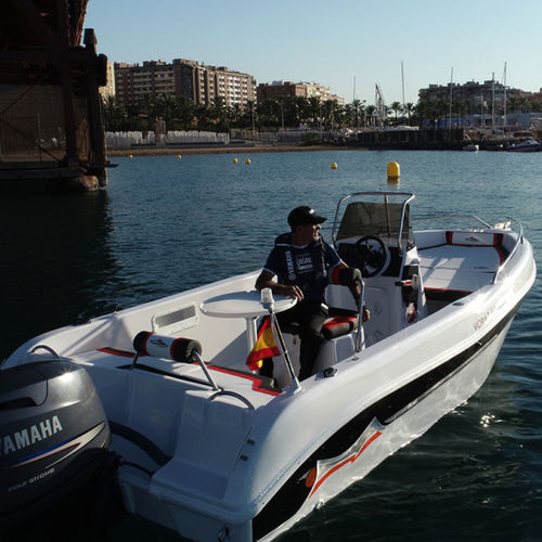 Barco open fueraborda - VORAZ  500 OPEN  - VORAZ Astilleros - 8 personas máx. / con solárium
