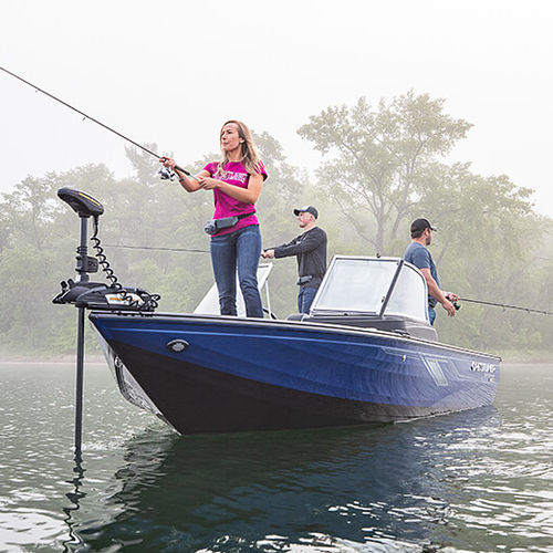 Bay boat fueraborda - 1950 HAWK - Crestliner - con doble consola / de pesca deportiva / de aluminio