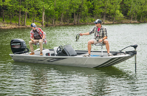 Crappie boat fueraborda - 16 STORM - Crestliner - con consola lateral / de pesca deportiva / de aluminio