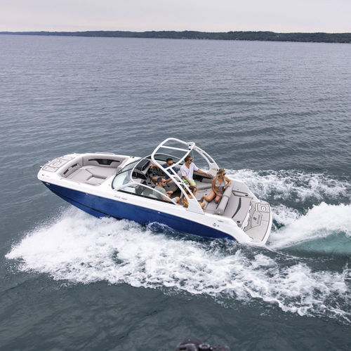 Deck-boat intraborda - HD3 SURF - Four Winns - open / con doble consola / bow-rider