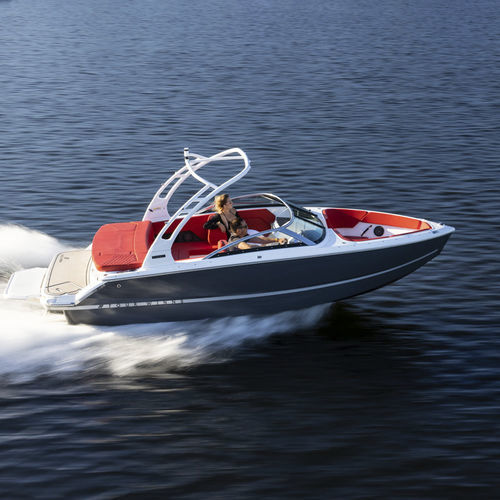 Runabout intraborda - H1 - Four Winns - open / con doble consola / bow-rider