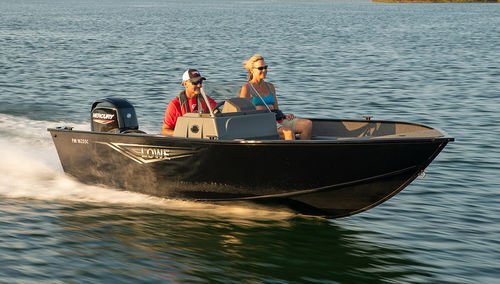 Bass boat fueraborda - FM 1625 SC - Lowe - con consola lateral / open / de pesca deportiva